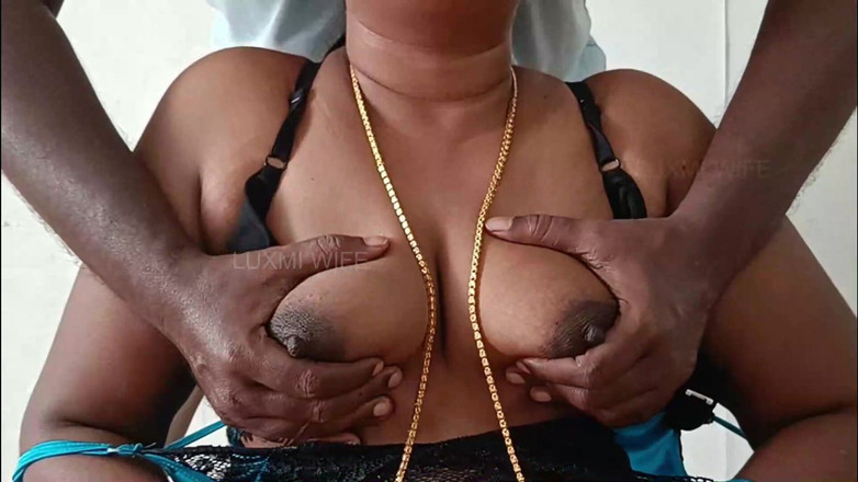 Luxmi Wife: 妻子与邻居啪啪Luxmi的性爱故事 |泰米尔语