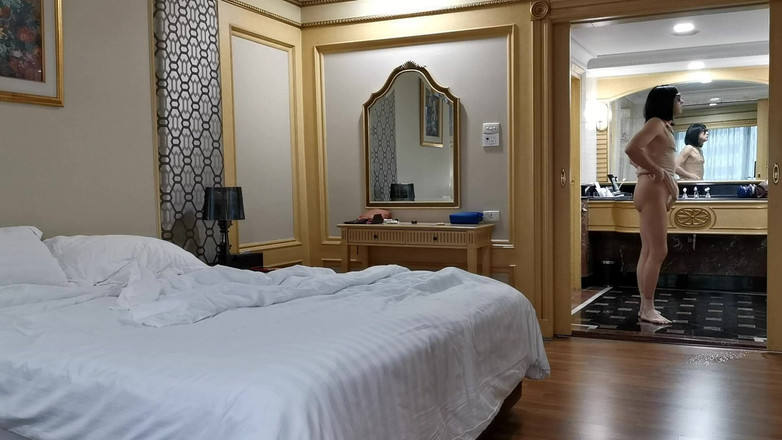 Sissy Cummy Lingerie: Ranní probuzení Sissy Slut Michelle v hotelu Bangkok &amp; Webkamera