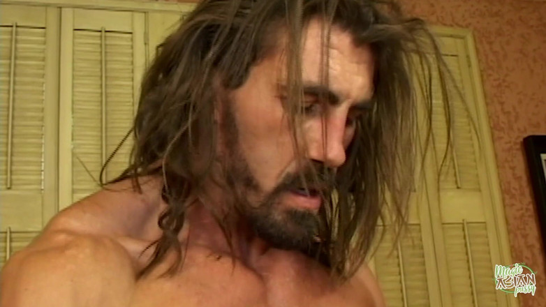 Magic Asian Pussy: Erótica asiática gata ajuda seu homem a gozar usando meias...