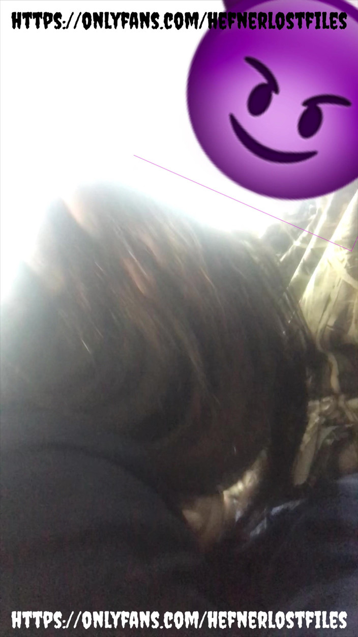 PlayboyHef: Rychlý výstřik do krku na otevřeném poli