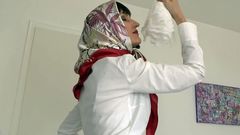 Lady Victoria Valente: 你今天有手淫职责 - 在你的手淫日记里做很多条目！