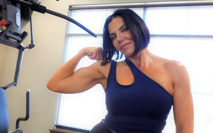 GoddessZephy: Fitness garota flexionando! Clipe personalizado