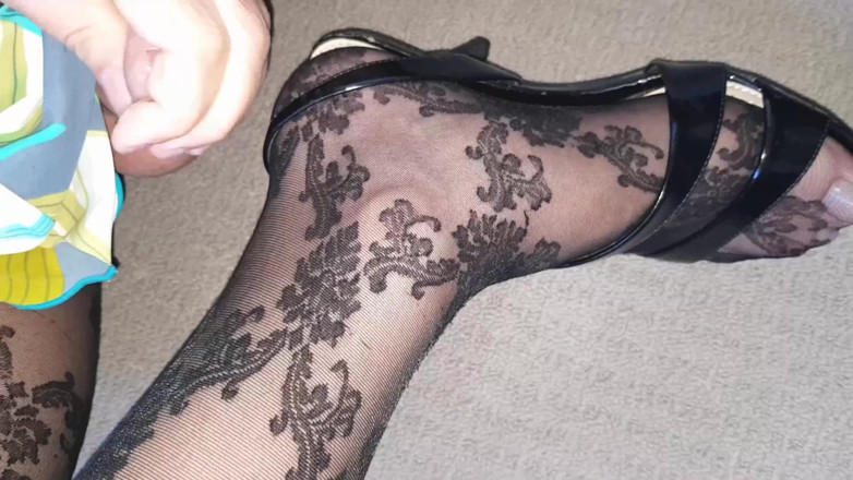 Dani Leg: Dani Showing Sexy Legs in Patterned Pantyhose