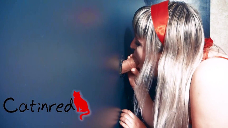 Catin Red: 작은 밀프 펠라 자지와 오럴 질싸