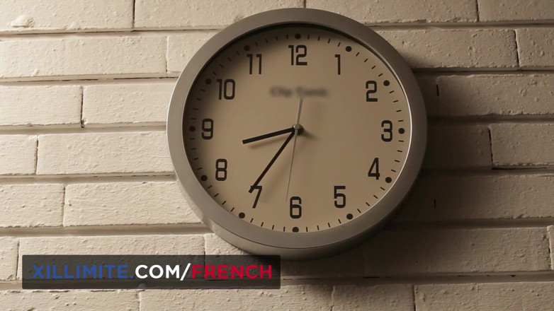 French girls at work: Gorąca brunetka w pończochach jest naprawdę napalona