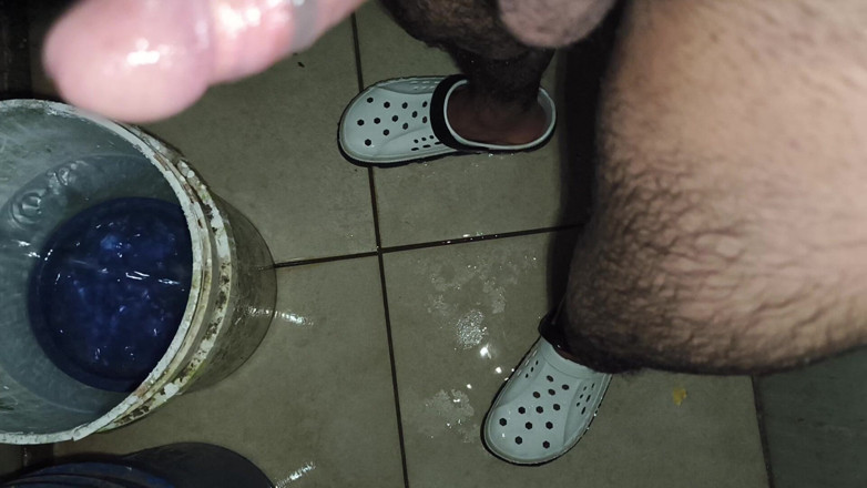 Cute boy jerks off: Jerk Man Jerks off in the Bathroom Without Scrubbing His...