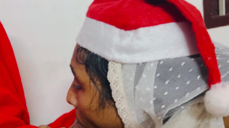 Immfuck: Gadis muslim berhijab india dan santa christmas lagi asik nyepong...