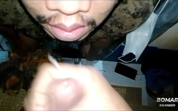 pinoy malibog: Troopaは私のお尻にとても飢えていて、私の熱い精液を飲み込みます