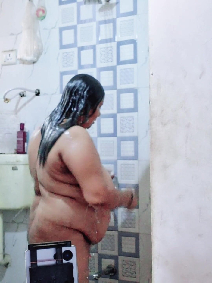 Indian Jonny S: Moje sestra se vykoupala v koupelně, viděl jsem ji a...