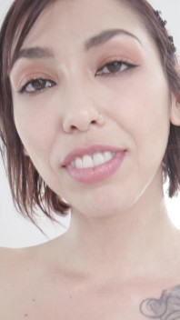 Prêt pour l'action anale avec Xochi Moon avec Brian Omally