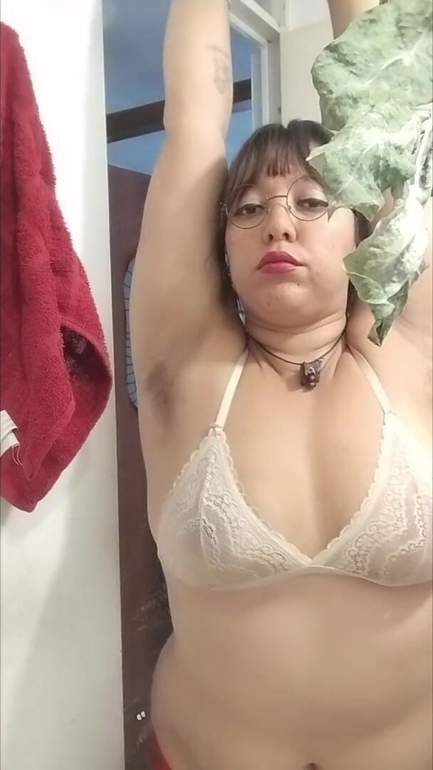 Nana Bela: Washing Hairy Armpits