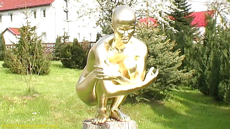 Fetish Islands: Real flexible contortionist mendapat golden painted