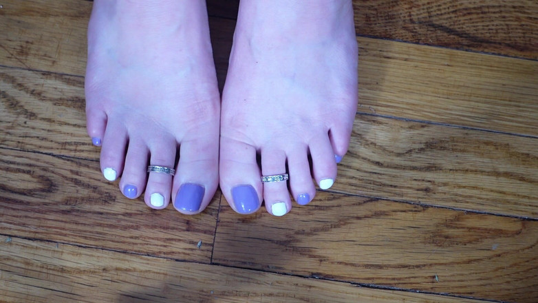 Deanna deadly: Toe Wiggling e Toe Rings JOI com roxo e branco...