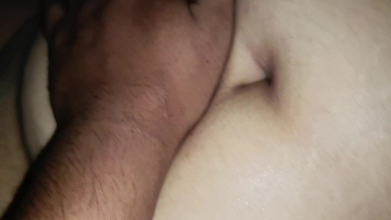 Catchybusty: Vysokoškolská studentka tvrdě šuká s 8 palcovým čůrákem v místnosti Her Hostel