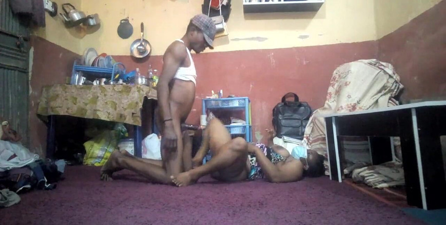 Honey hole: 흑인 대물 자지를 타고 있는 신시아 로드