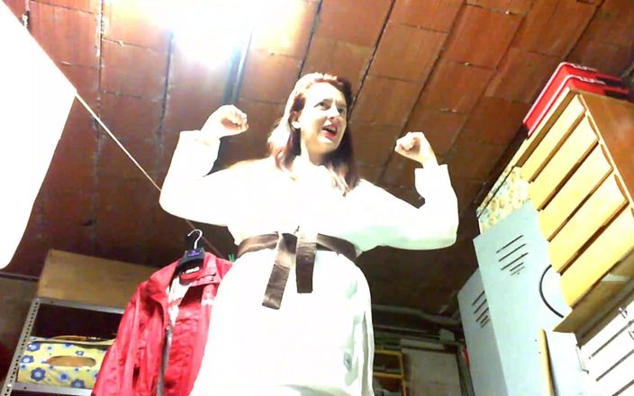 Nicoletta Fetish: Your Italian Giantess Practices Karate in a Cellar and Crushes...