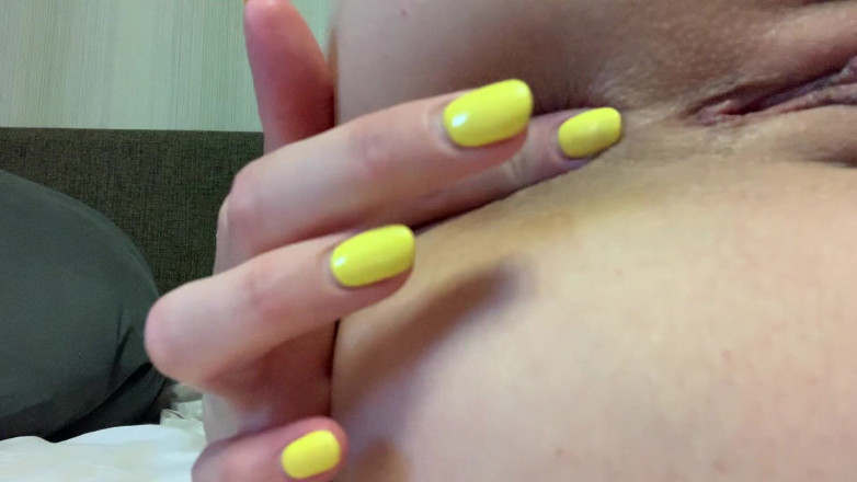 Molly_Hazze: Playing with a vibrator - solo, closeup