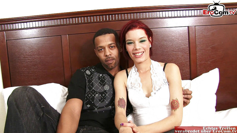 EroCom: Hezká zrzka a její přítel na jejich prvním castingu