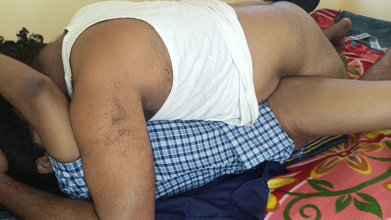 Magilmathi: 大学生の女子が先生とベッドを共有する