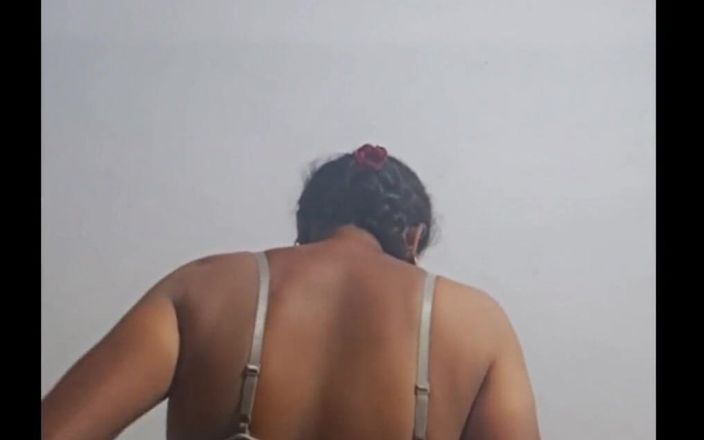Jayaselvi: Spettacolo di figa zia indiana tamil