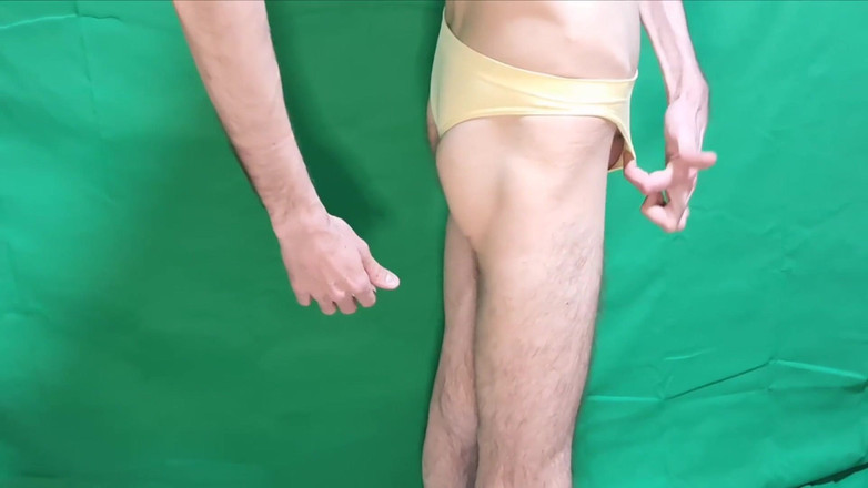 HeIsSooThin: Приміряйте два жовтих стрінги (безкоштовний крій)