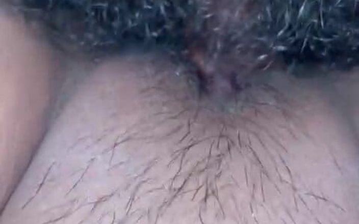 VelvetClick11: Une belle-tatie très excitée demande à baiser