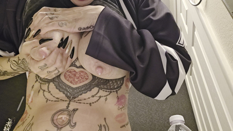 Darcy Diamond: 여신의 우유