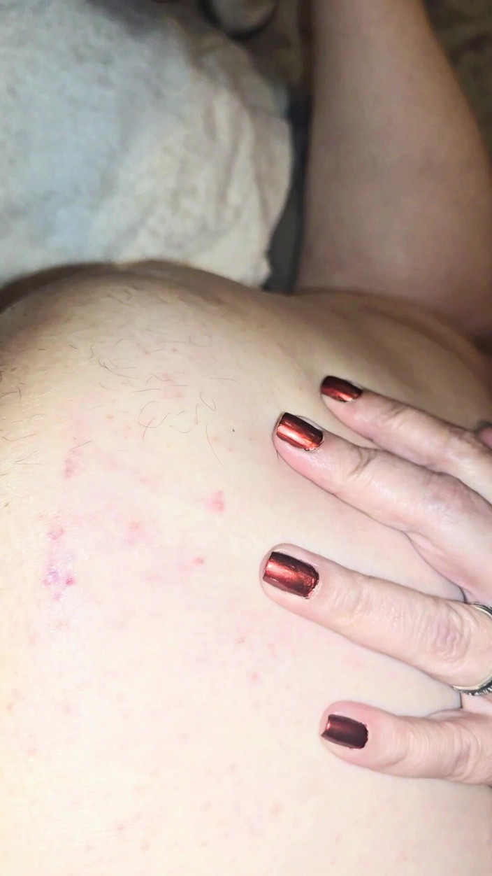 KineMaster: MILF Obediently Spreading Her Asshole for BBC Stuffing