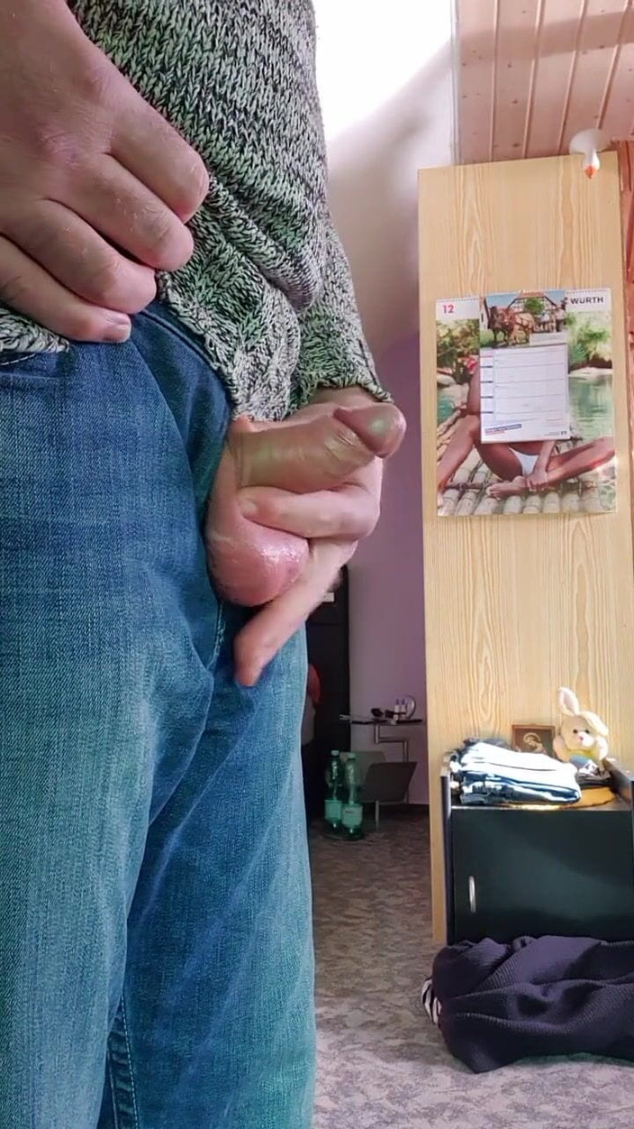 Paddy studio: नन्हा आज नीली जींस में और पूरा एक्शन में।