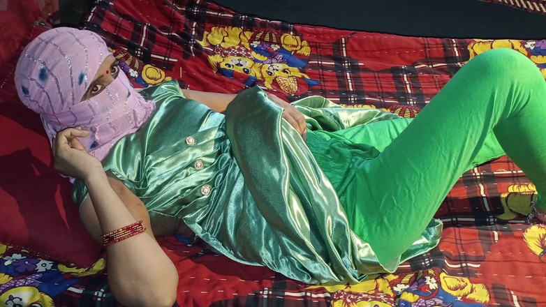 Lalita Singh: Schöne indische freundin fickt zimmer