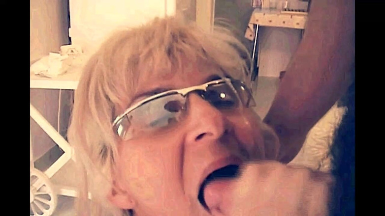 My Dirty Family: Vieja rubia cachonda follada en boca y culo por gran...