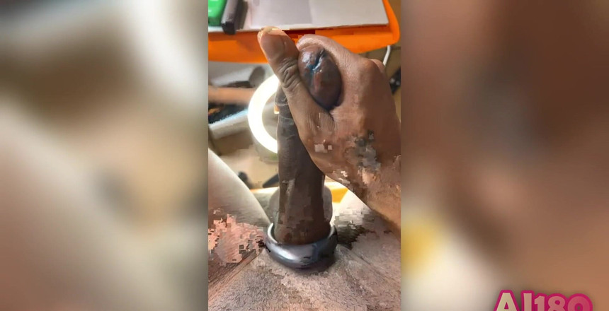 AJ180: 射精婊子。为ya吹箫并最后射在了我的奶子上！！