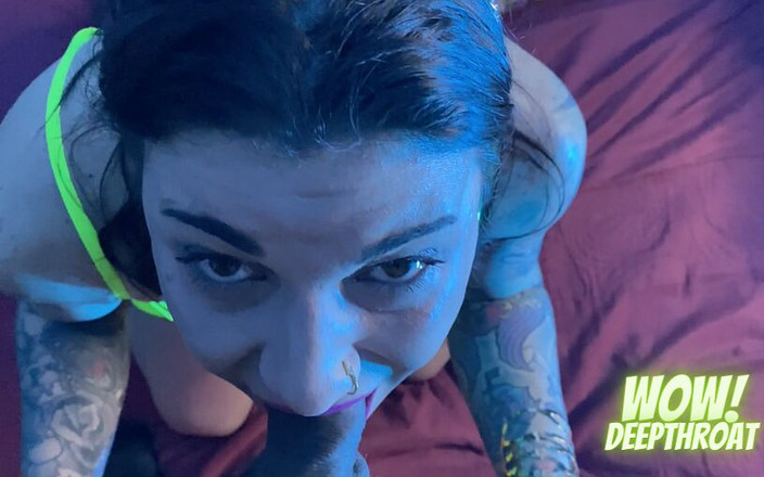 EmmaInkTrans: Wow garganta profunda, me chuparon, me corrí y me sacaron...