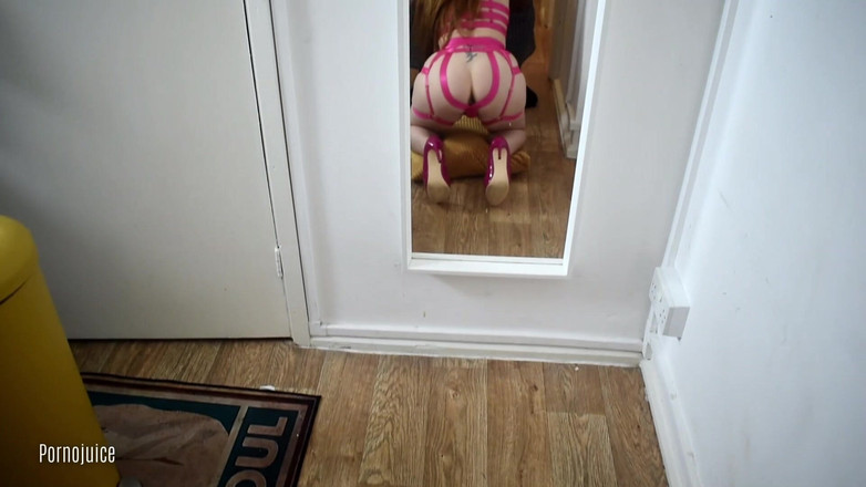 Cheeky UK girls: Lily kink il servizio fotografico in lingerie rosa