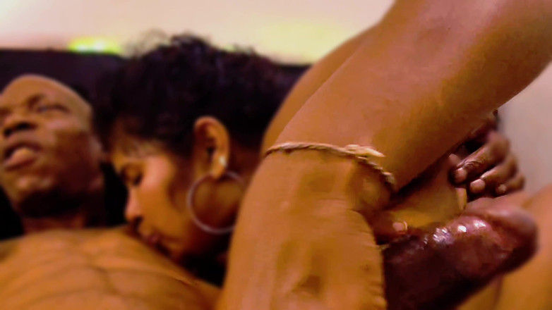 PABLO N3GROBAR: 秘鲁女孩提供最好的足部和手交服务