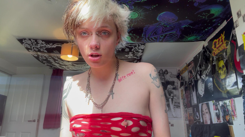 Glitterqueen1999: No Makeup Goth Girl Makes You Worship Her Nose in...