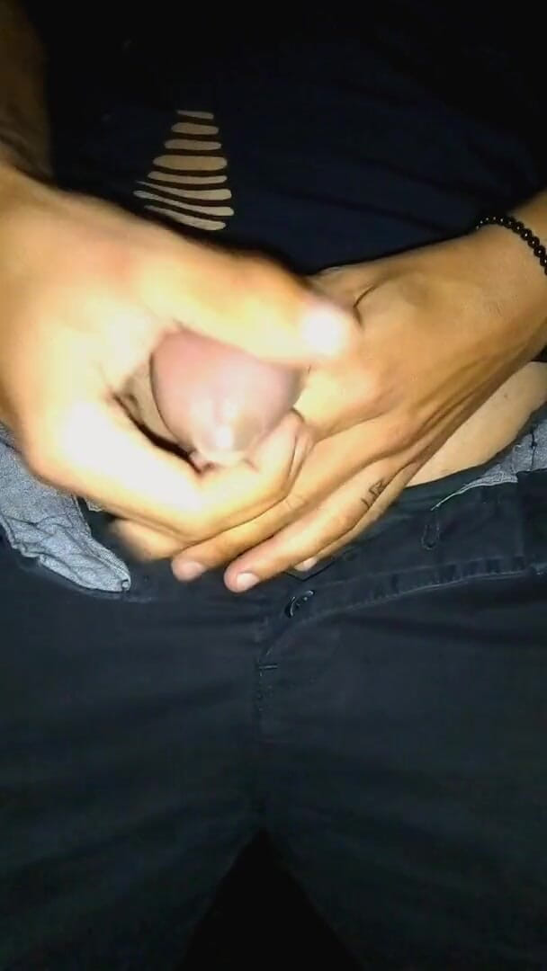 Idmir Sugary: Rycka iväg med begagnad kondom från rak vän utomhus