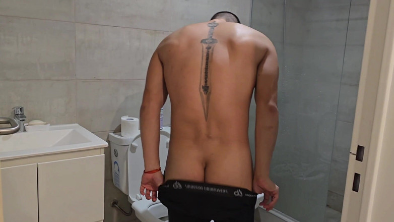 Tunenitovergon: Biz banyoda sikişirken arkadaşım yüze boşalmak istiyor - bölüm 1