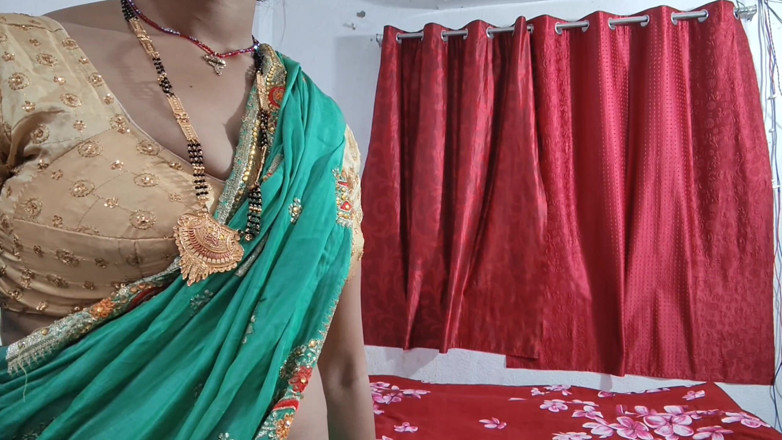 biharisonam: Desi Bhabhi's Hot Sex with Desi Boy in Hindi Audio