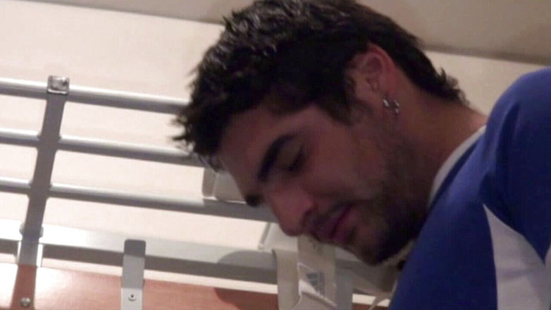 Crunch Boy: Чувак із прямим смоктачем у роздягальні