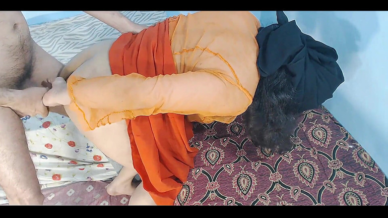 Netu: Дезі індійська тінка любить анальний секс раком, і вона насолоджується хорошим хардкорним трахом