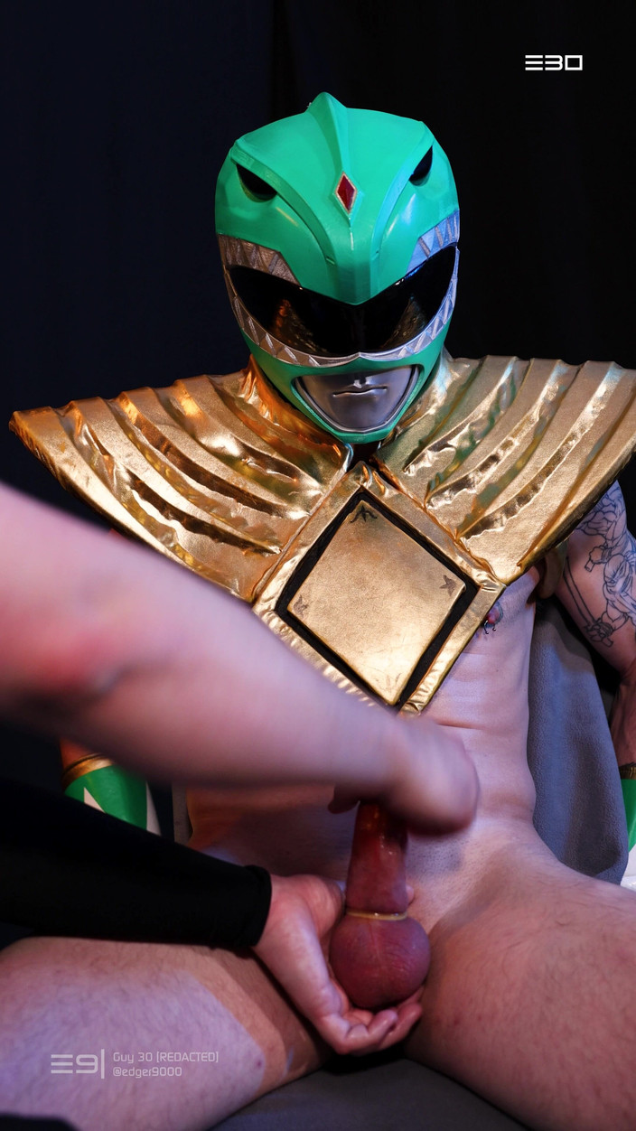 Edger9000: Guy 30 - Kantar the Green Power Ranger tills han täcker sitt...