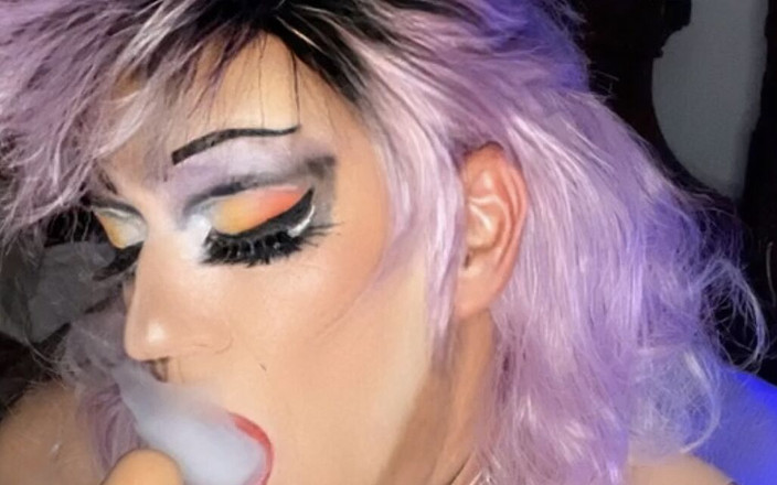 Shelly Robertss: Punk rocková děvka