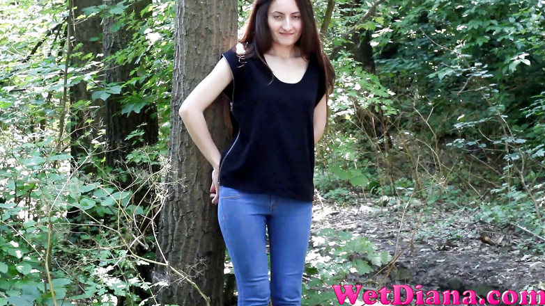 Wet Diana: Trochę siusiu w jej jeens