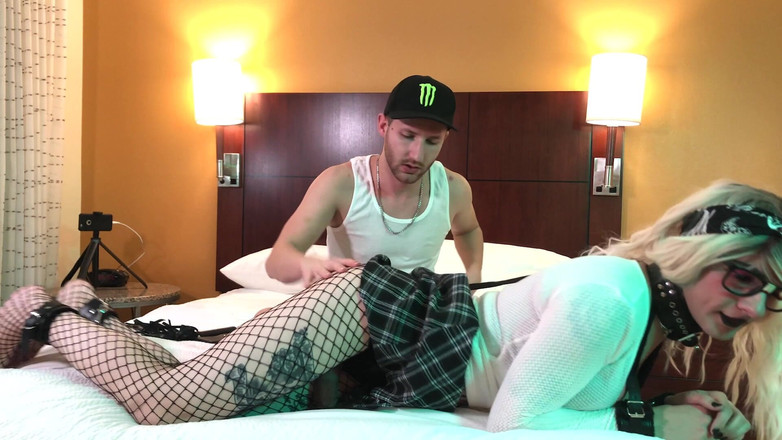 Jake Grand the man: 坏男孩凯尔主宰热金发变性女人 - 汇编 1