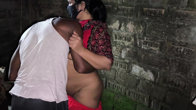 SAFI TV: Vidím svou tetu, jak sedí ve velmi sexy poloze, objal...