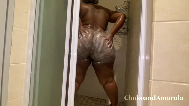 ChokoAndAmarula: Horny Big Booty Stepmom Bareass Bathroom Fun!