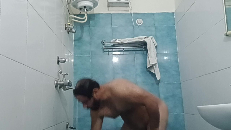 Austin Rose: Indische naakte papa geniet van een hete douche en pronkt...