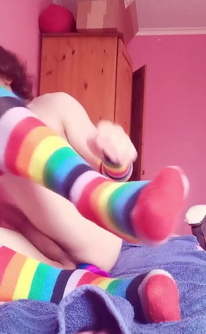 Rainbow Femboy: 후장 대 입으로 즐기는 재미
