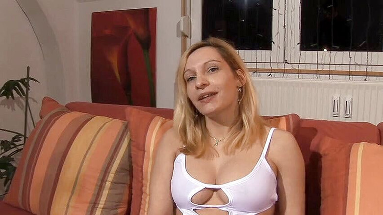 Lesbian Stories: Härlig lesbisk mogen är oralt tilltalande hennes vän